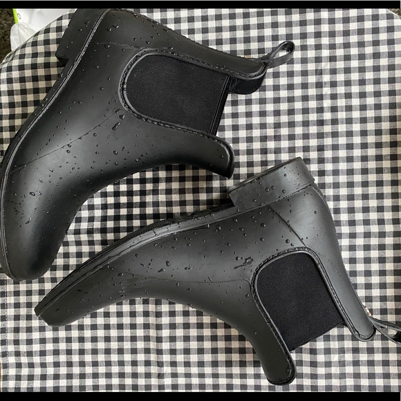 Worn once WATERPROOF Sam Edelman Chelsea rain boots - Picture 3 of 6